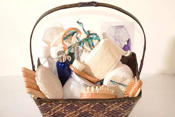 Crafting the Perfect Newborn Gift Basket: A Thoughtful Gesture of Warmth and Care