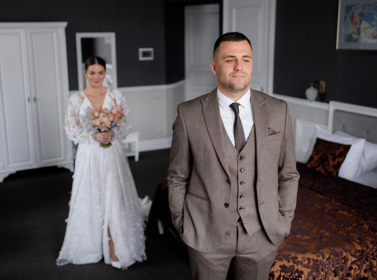Custom Wedding Suits: Redefining Wedding Day Elegance