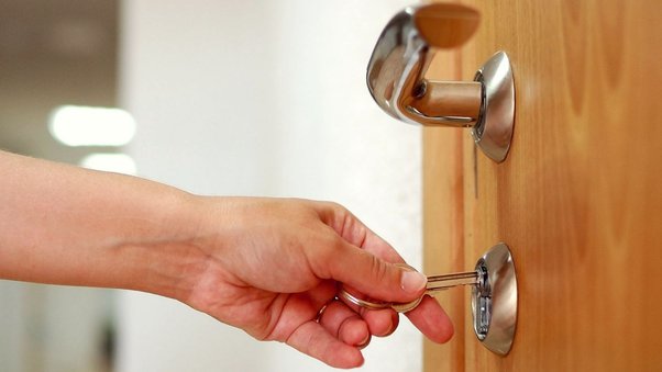Why Local Locksmiths Are Your Best Bet in Emergency Situations